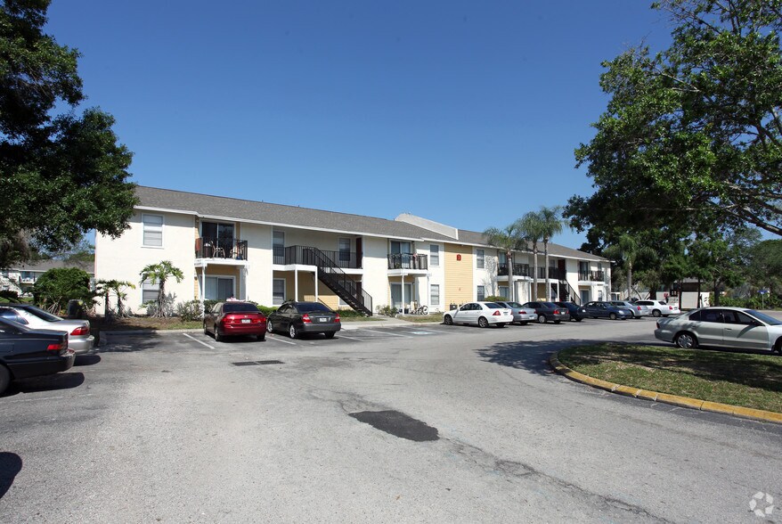 moncler isles apts moncler isles apts