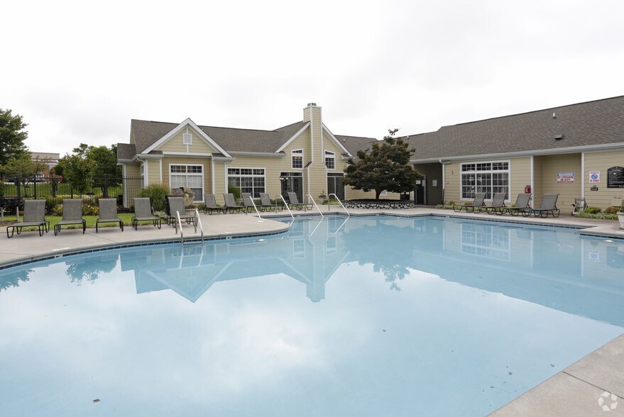 Heritage Lake At Westland Knoxville Tn Apartment Finder