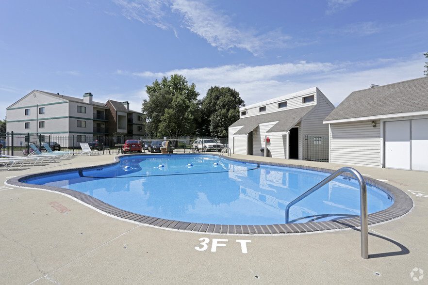 Stonegate Village - Champaign, IL | Apartment Finder