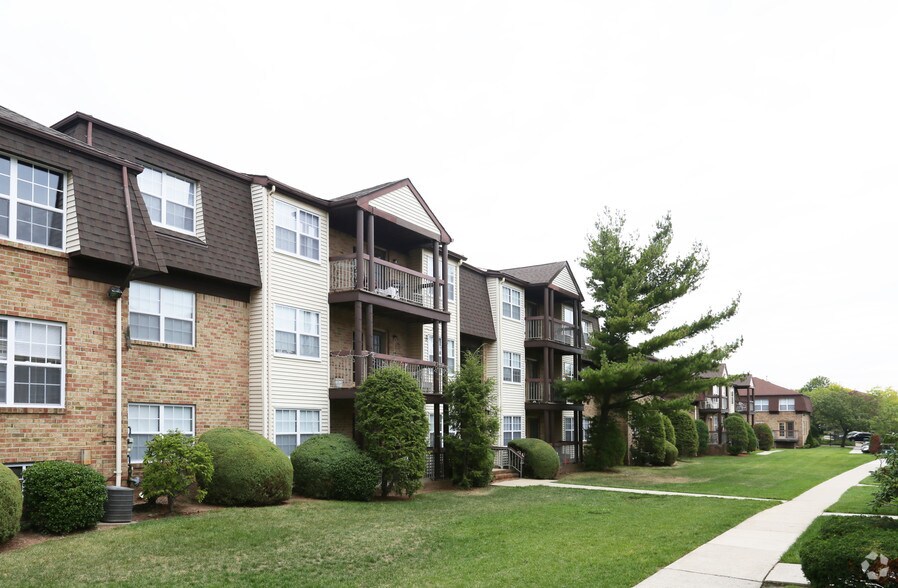 Woodbridge Center Plaza Woodbridge, NJ Apartment Finder