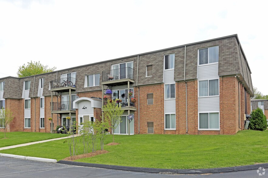 Greens Lake Apartments Clarkston, MI Apartment Finder