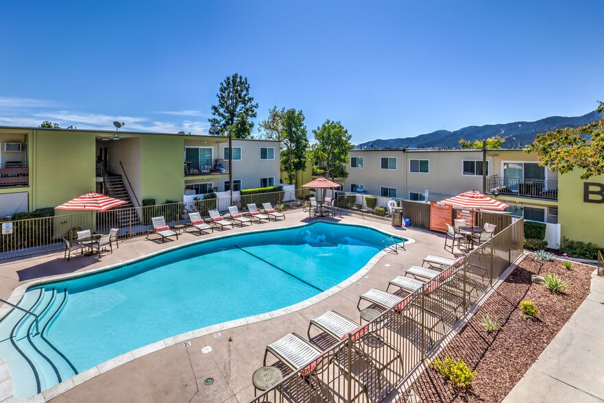 The Summit at La Crescenta Glendale, CA Apartment Finder