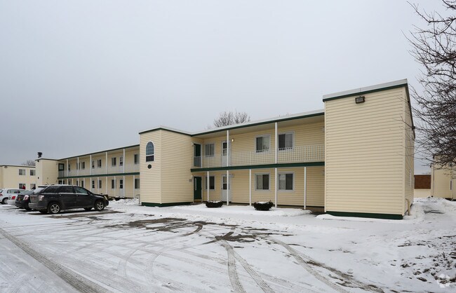 Utica Square Apartments Utica Square Apartments