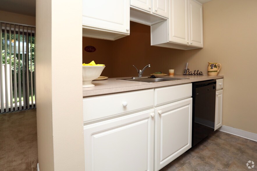 Ravenswood Apartments and Townhomes Stow, OH Apartment Finder