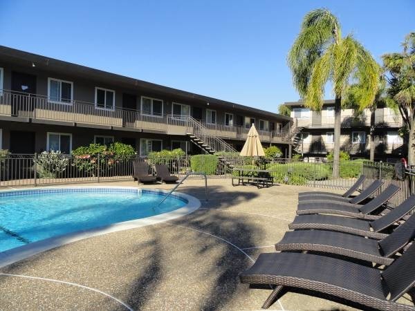 Marin Royal Apartments Corte Madera Ca Apartment Finder Marin Royal Apartments