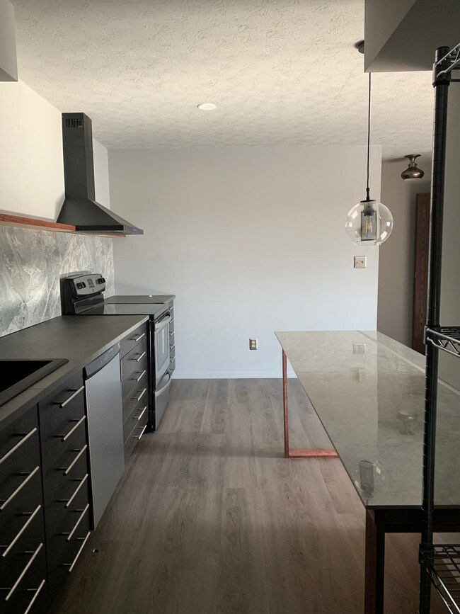 38 Marshall Ave Akron Oh Apartment Finder Kitchen