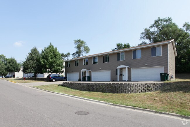 Inmotion Townhomes Columbia Heights Mn Apartment Finder Primary Photo Inmotion Townhomes